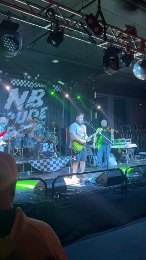 Some classic sublime covering to start out the festivities at 420 Punky Reggae Party At The Vault in New Bedford! What a night Shout out to NB Rude Boys, The R…